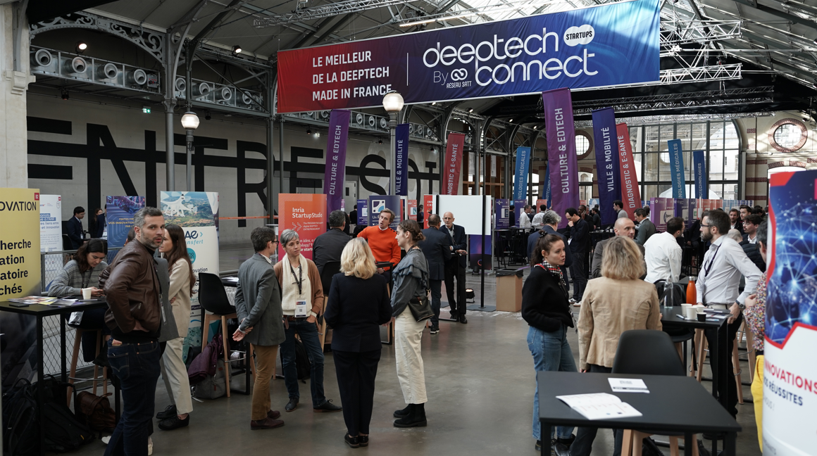 Intérieur salon-Deeptech-Connect-foule